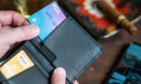 The Debit Vs Credit Card Debate
