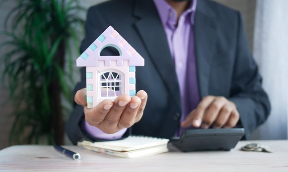 How can a mortgage broker help with my home loan?